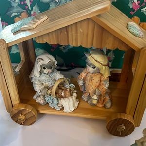 Calico Kitten Nativity set.